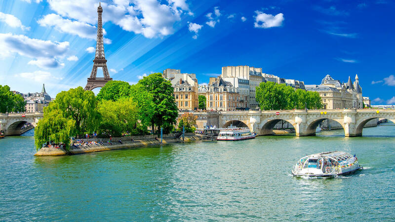 Paris_France_AdobeStock_100274141.jpg
